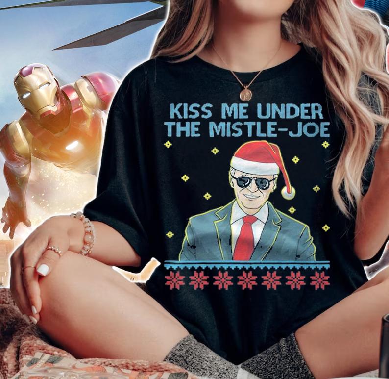 Premium kiss Me Under The Mistle Joe Christmas T-Shirt t-shirt