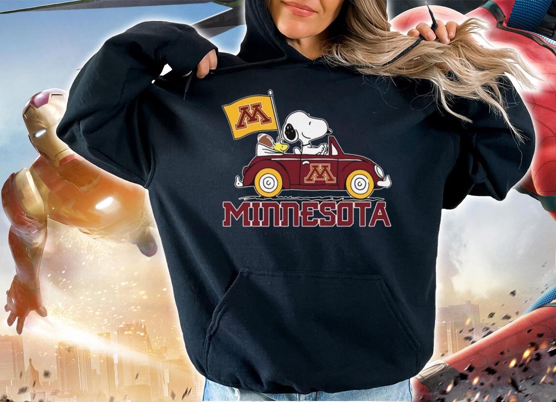Snoopy And Woodstock Driving Car Minnesota Golden Gophers Flag t-shirt hoodie
