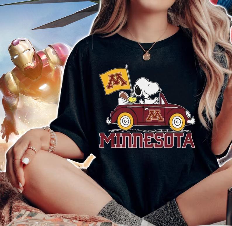 Snoopy And Woodstock Driving Car Minnesota Golden Gophers Flag t-shirt woman shirt