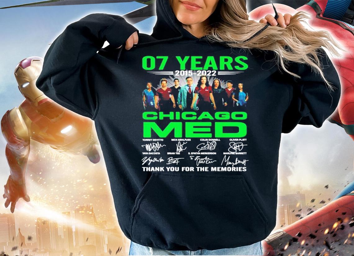 07 years 2015 2022 Chicago Med signatures t-shirt