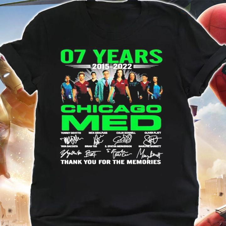 07 years 2015 2022 Chicago Med signatures t-shirt